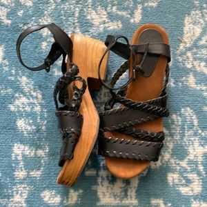 Urban outfitters wood rubber leather strappy ankle strap clog sandals 8